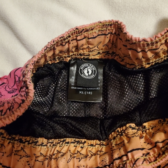 Boys swim shorts size 18 - Picture 2 of 3